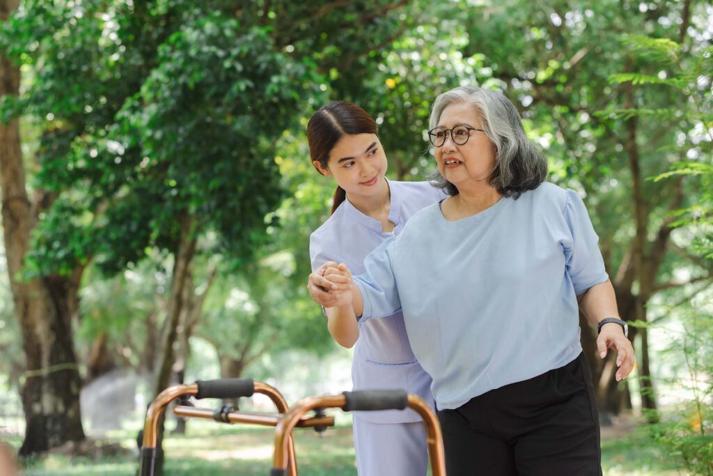 Therapy-assisted in-home care services in Illinois for seniors recovering at home with caregiver support